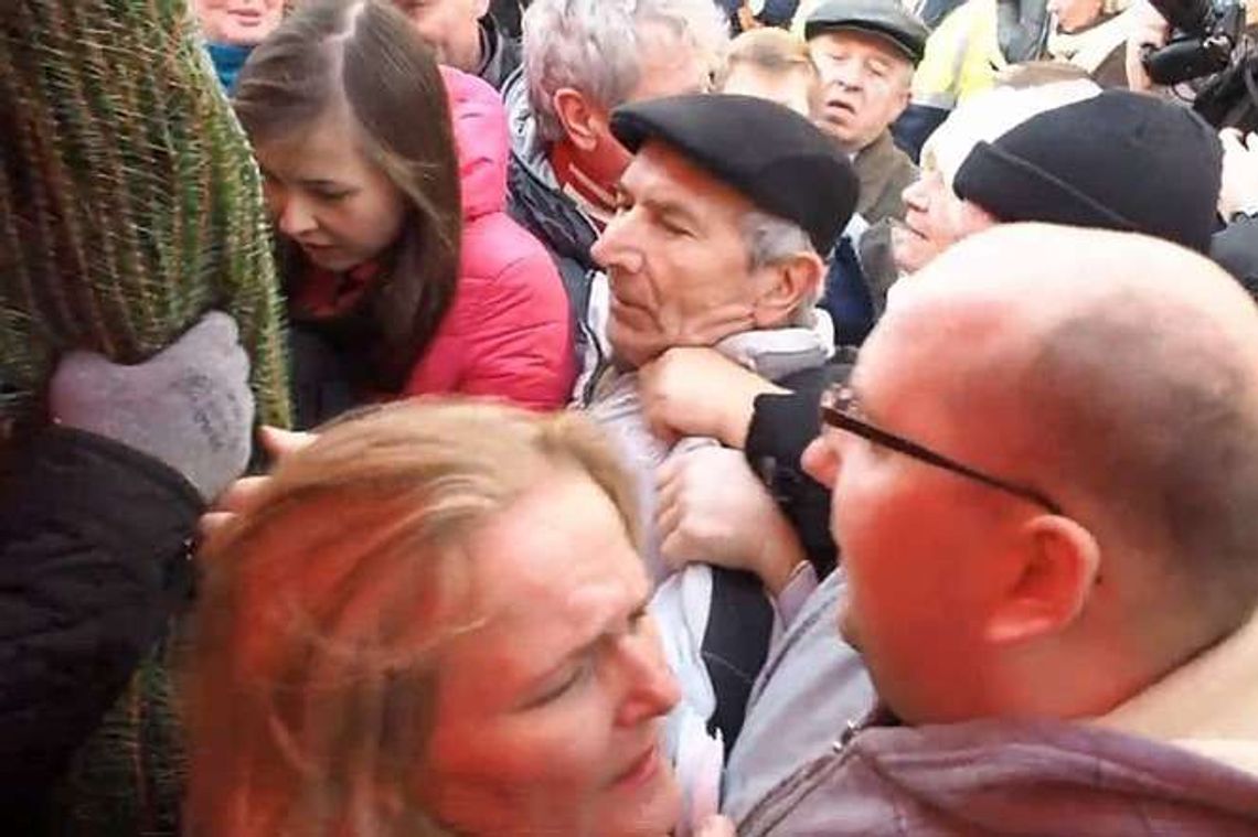 Bitwa o choinki od marszałka. "Nie spodziewałem się takiej dzikiej przepychanki"