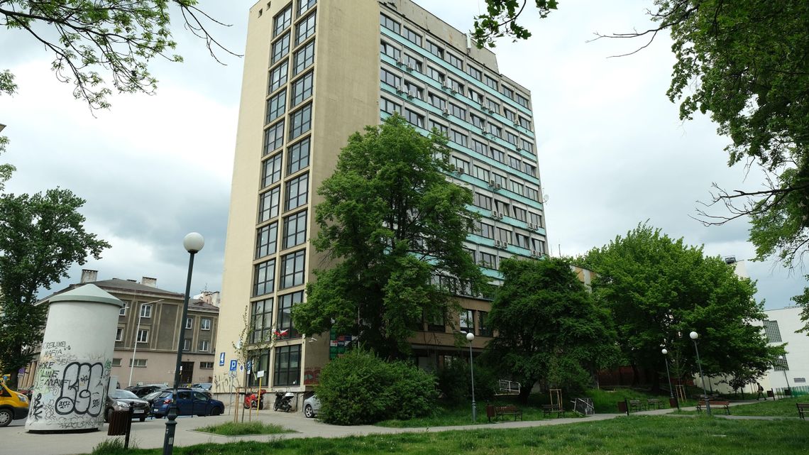 Biurowiec w centrum Lublina powstał 50 lat temu. Winda kilka razy w ciągu dnia przestaje działać