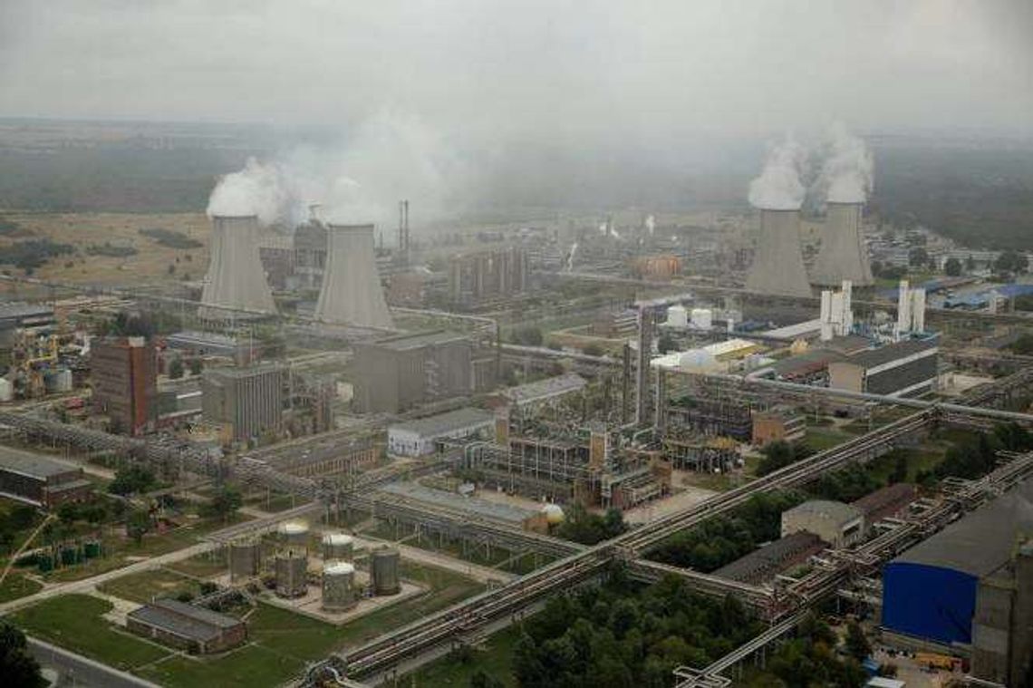 Biznesmeni wręczyli łapówkę kierownikowi Zakładów Azotowych "Puławy". Kontrakt za 8 mln zł Biznesmeni wręczyli łapówkę kierownikowi Zakładów Azotowych "Puławy". Kontrakt za 8 mln zł