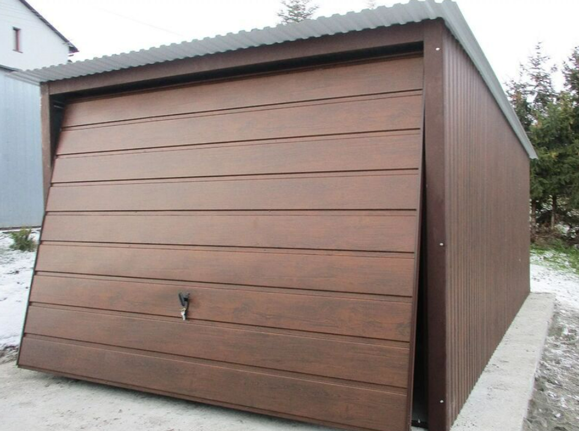 garaż blaszany