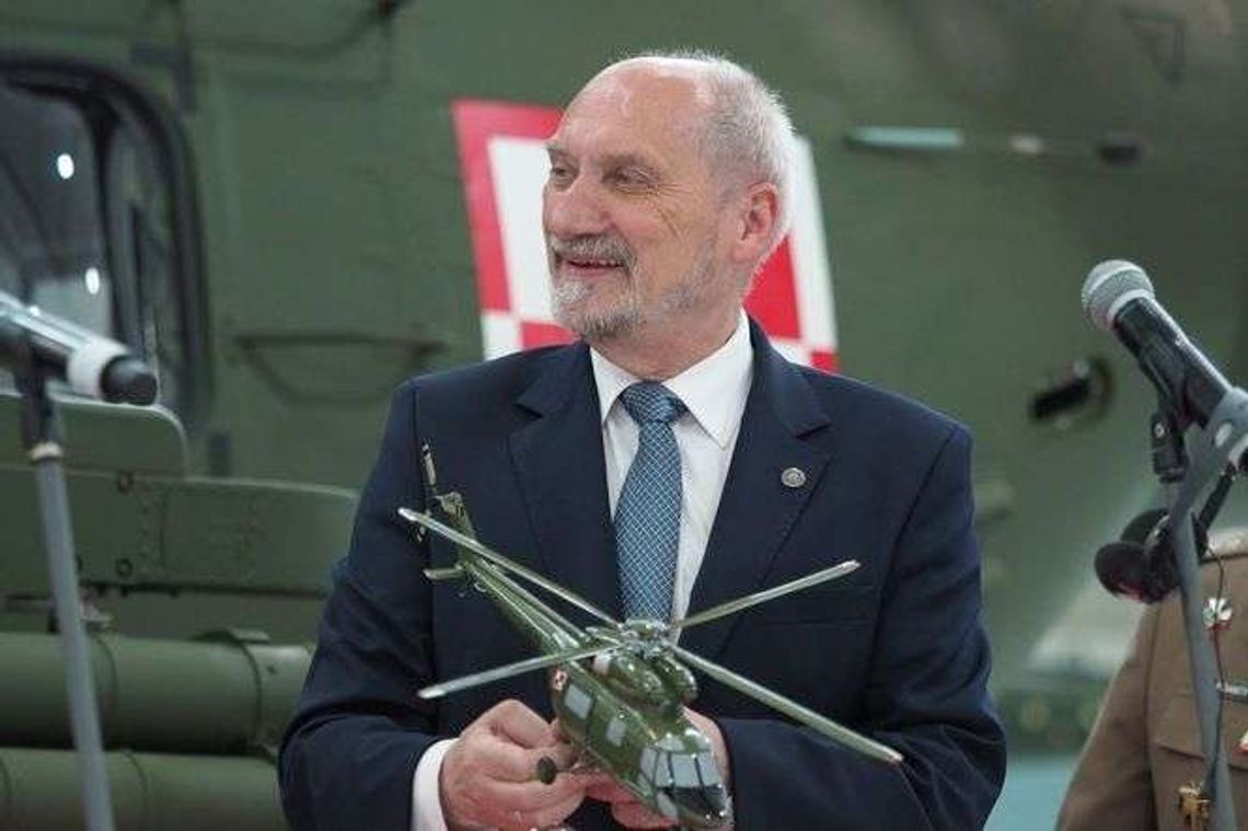 Blisko 15 mln zł przez 1,5 roku. MON tłumaczy się ze służbowych kart Blisko 15 mln zł przez 1,5 roku. MON tłumaczy się ze służbowych kart