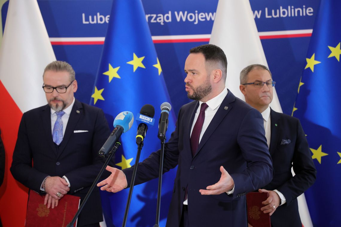 Blisko 93 mln zł na drogi lokalne w regionie. Samorządy z podpisanymi umowami Blisko 93 mln zł na drogi lokalne w regionie. Samorządy z podpisanymi umowami