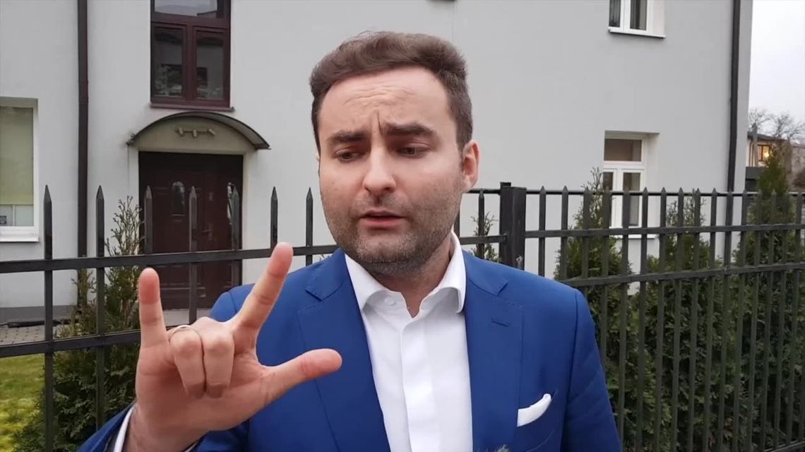 Blogerka pokazała znak miłości, radni PiS myśleli, że propaguje satanizm Blogerka pokazała znak miłości, radni PiS myśleli, że propaguje satanizm