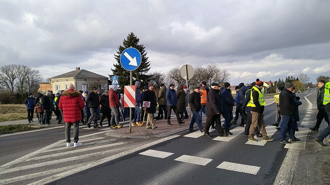 Blokada krajowej "siedemnastki" pod Krasnymstawem. Protestują mieszkańcy 