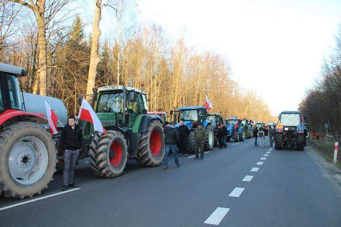 Blokada na krajowej "dwójce. Rolnicy nie ustępują