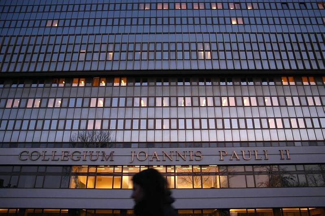 Blokady na oknach. Żeby nikt nie wyskoczył