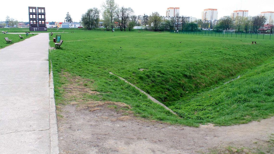 Błonia w Puławach czekają na szczęśliwy finał