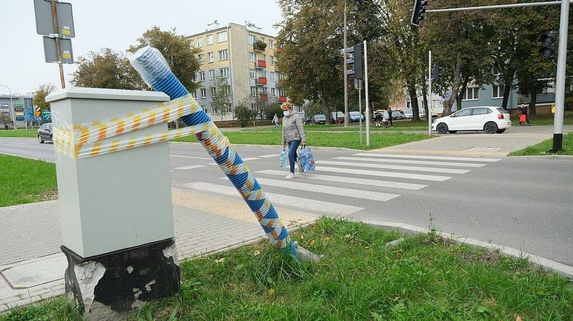 BMW staranowało sygnalizację świetlną. Nie działa i tak będzie aż do grudnia BMW staranowało sygnalizację świetlną. Nie działa i tak będzie aż do grudnia