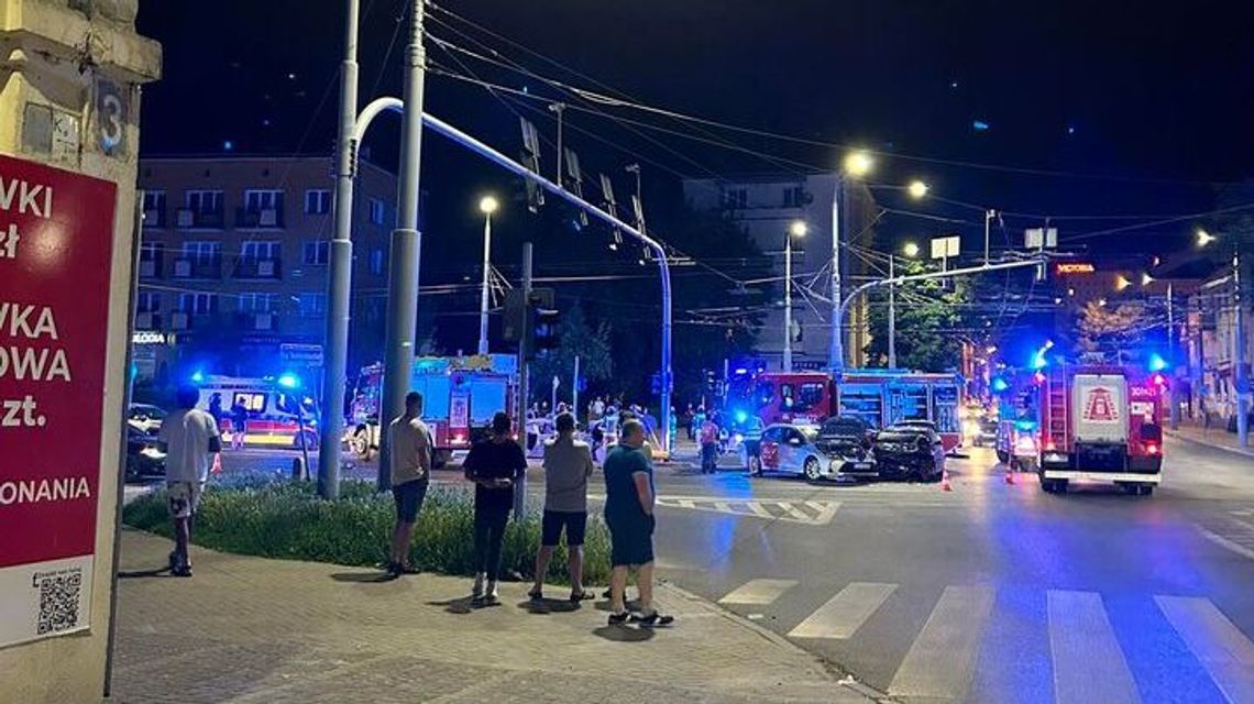 BMW wymusiło pierwszeństwo. Kolizja trzech aut w centrum 