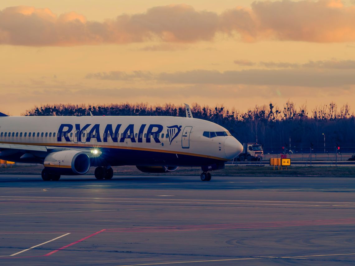 Boarding skończony, wszyscy siedzą, a samolot nadal stoi. Co dzieje się przed startem?