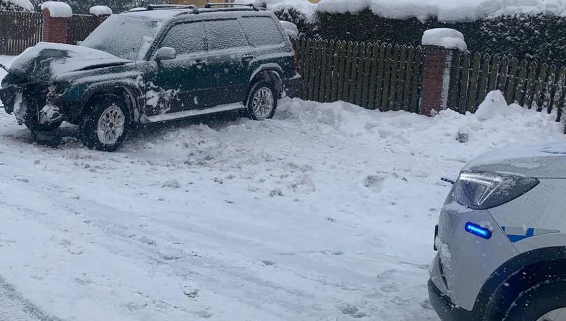 Bochotnica. Pijany wjechał subaru w płot 
