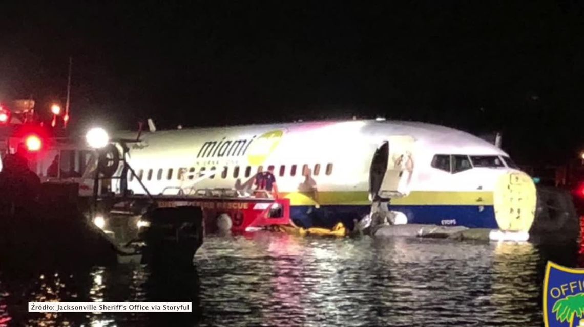 Boeing 737 wpadł do rzeki na Florydzie. 21 osób zostało rannych Boeing 737 wpadł do rzeki na Florydzie. 21 osób zostało rannych