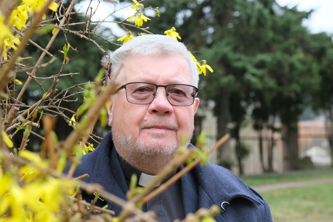 BÓG NAS KOCHA ZA DARMO BÓG NAS KOCHA ZA DARMO