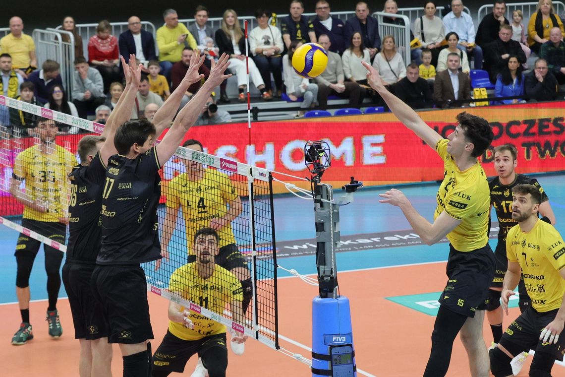 Bogdanka LUK Lublin pokonała potężnie osłabiony PGE Projekt Warszawa i została liderem Plus Ligi