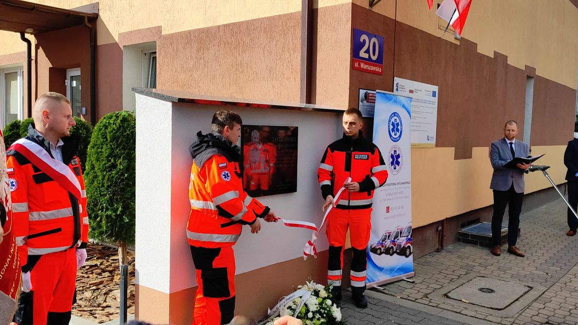"Bohaterowie nie noszą peleryny, tylko mundury". Ratownicy z Białej Podlaskiej upamiętnili kolegę Czarka "Bohaterowie nie noszą peleryny, tylko mundury". Ratownicy z Białej Podlaskiej upamiętnili kolegę Czarka