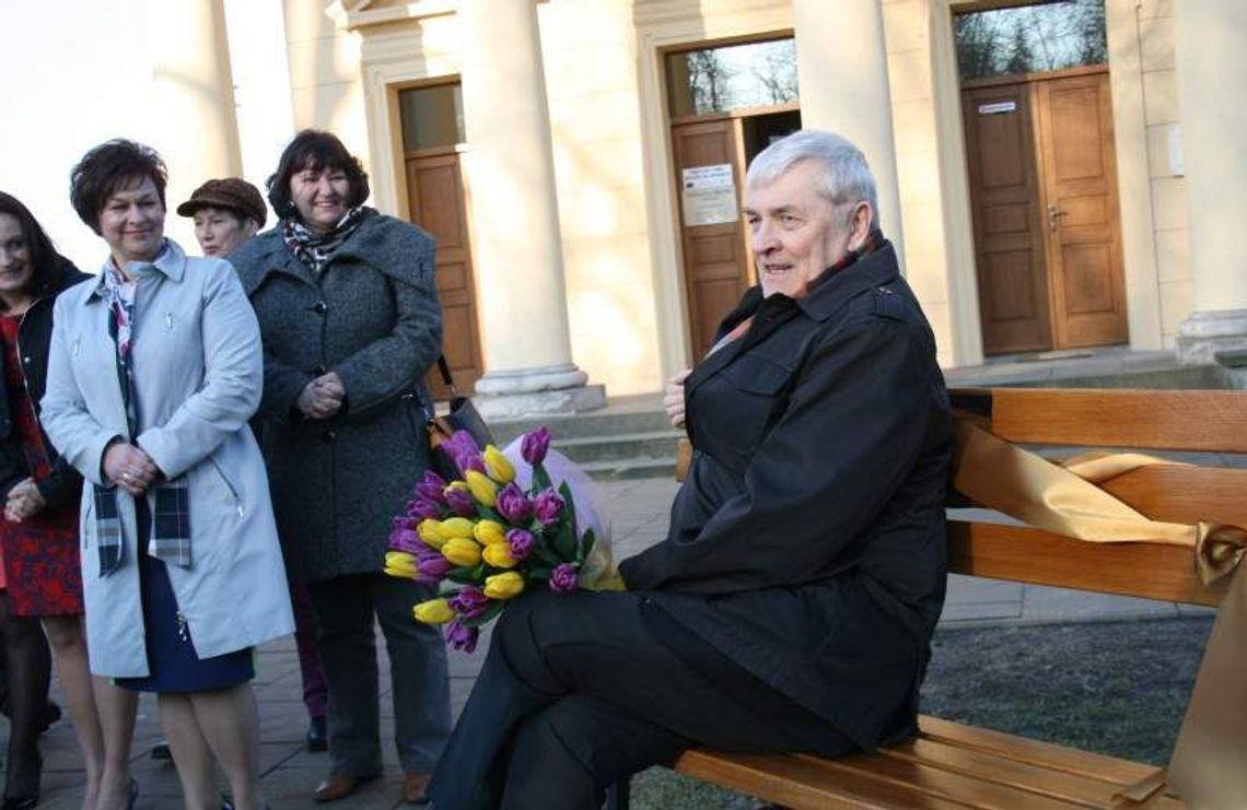 Bohdan Zadura ma w Puławach swoją ławeczkę