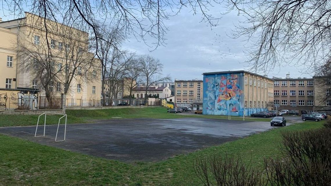 Boiska bliżej "Piątki". Uczniowie wywalczyli je w budżecie obywatelskim Boiska bliżej "Piątki". Uczniowie wywalczyli je w budżecie obywatelskim