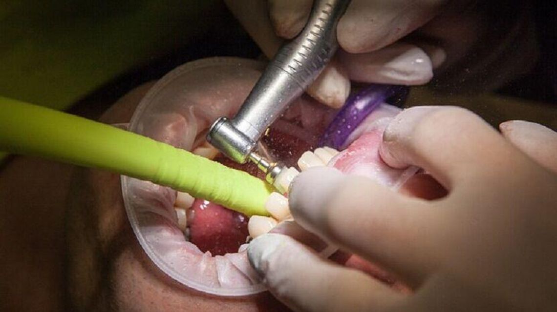 Bolący ząb, a dentysty brak. Jest apel starosty 