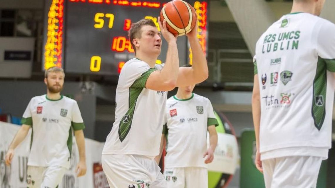 Bolesna porażka akademików. Realizacja celu coraz dalej