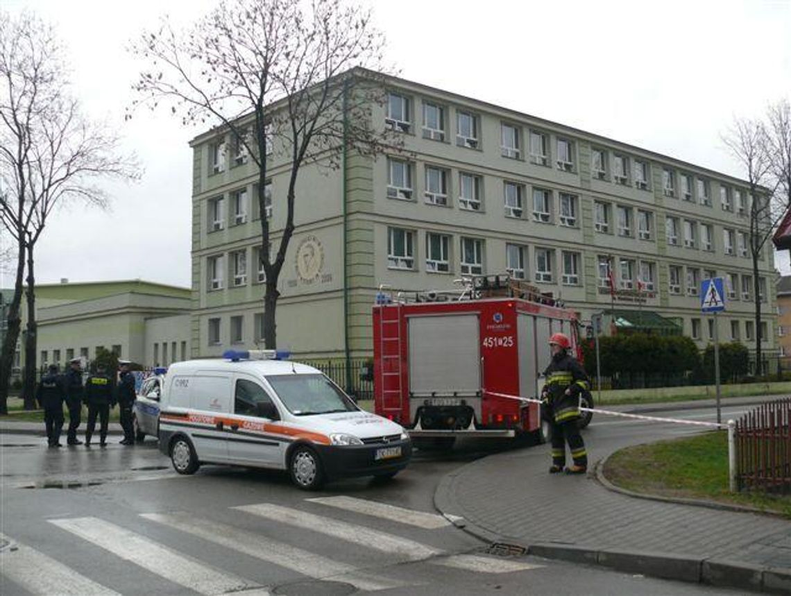 Bomba podczas próbnej matury w liceum w Ostrowcu