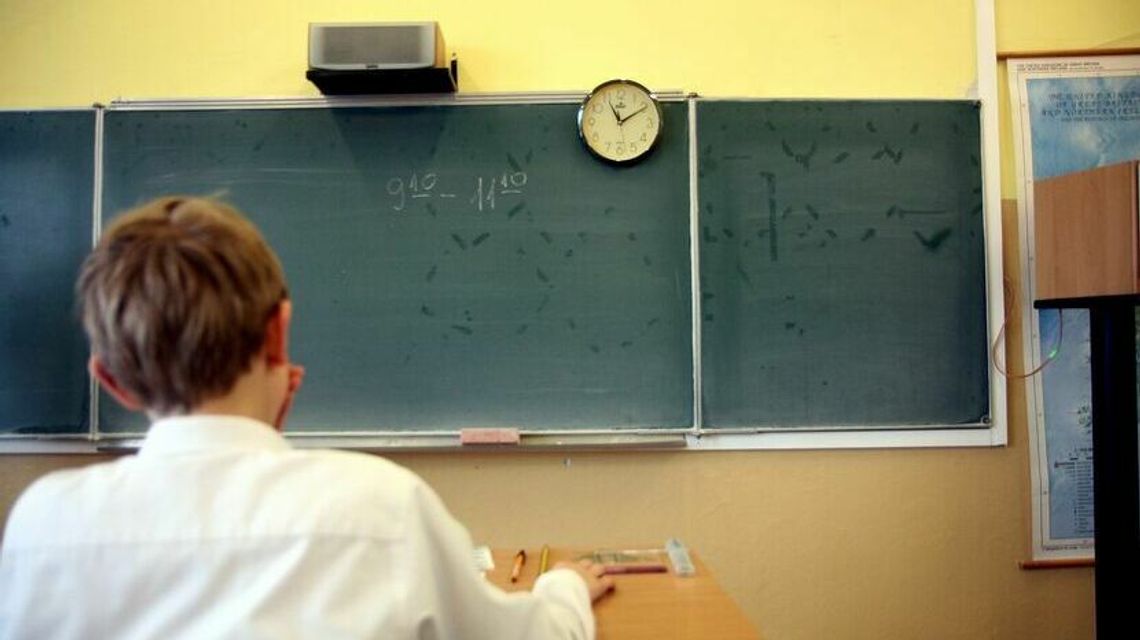 Bomba w szkole. Do "głupiego żartu" przyznała się 17-latka Bomba w szkole. Do "głupiego żartu" przyznała się 17-latka