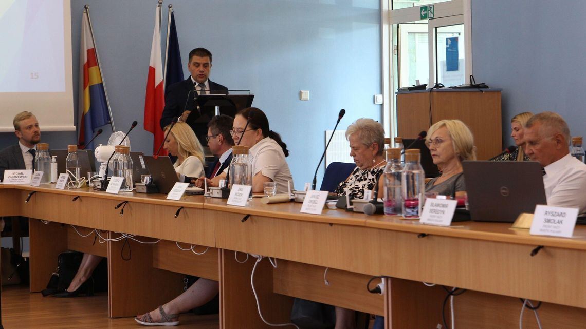 Brak absolutorium dla prezydenta Puław. Co dalej z Pawłem Majem?