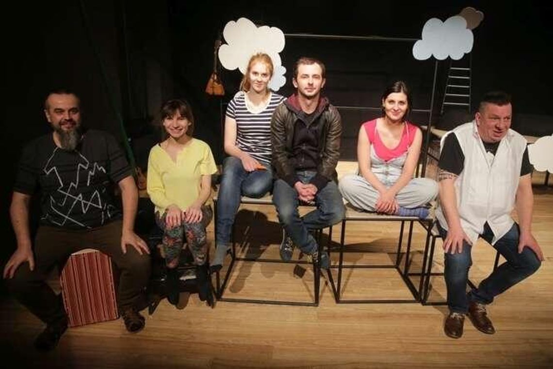 Brak sensu, Aniołek, Żyrafa i Stołek. Premiera spektaklu w Centrum Kultury Brak sensu, Aniołek, Żyrafa i Stołek. Premiera spektaklu w Centrum Kultury