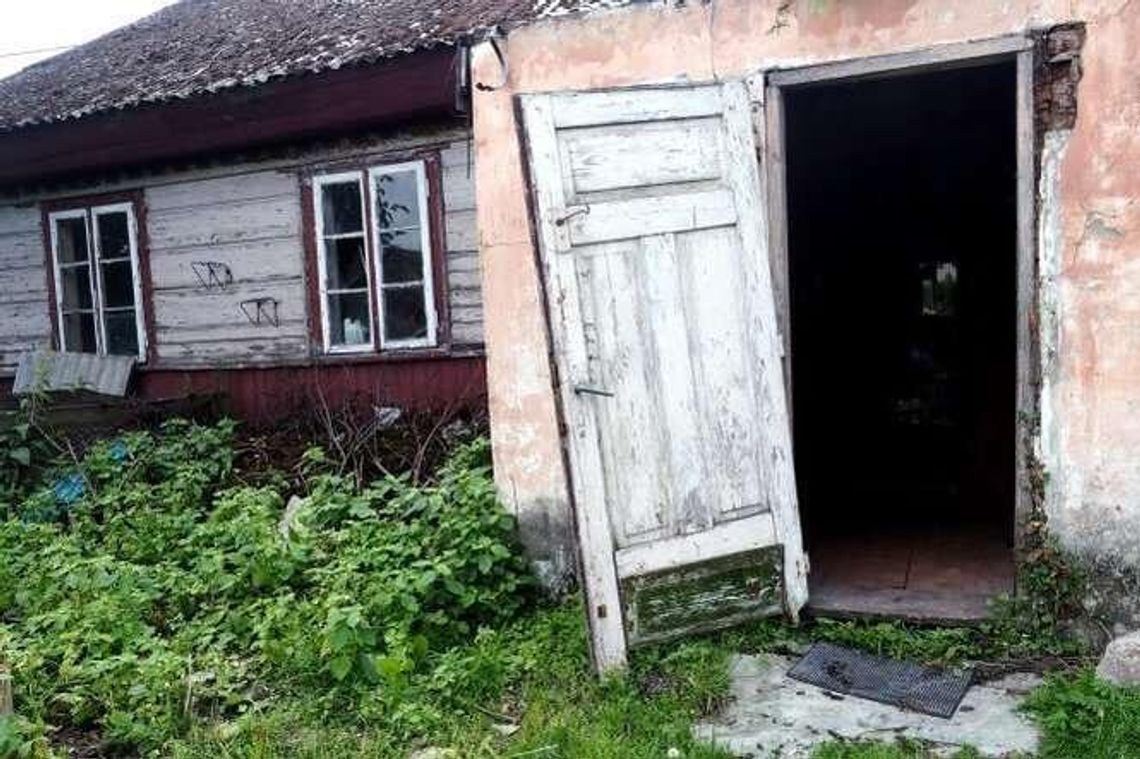 Brak toalet, walący się dach. Tak niektórzy mieszkają w najbogatszej gminie w regionie