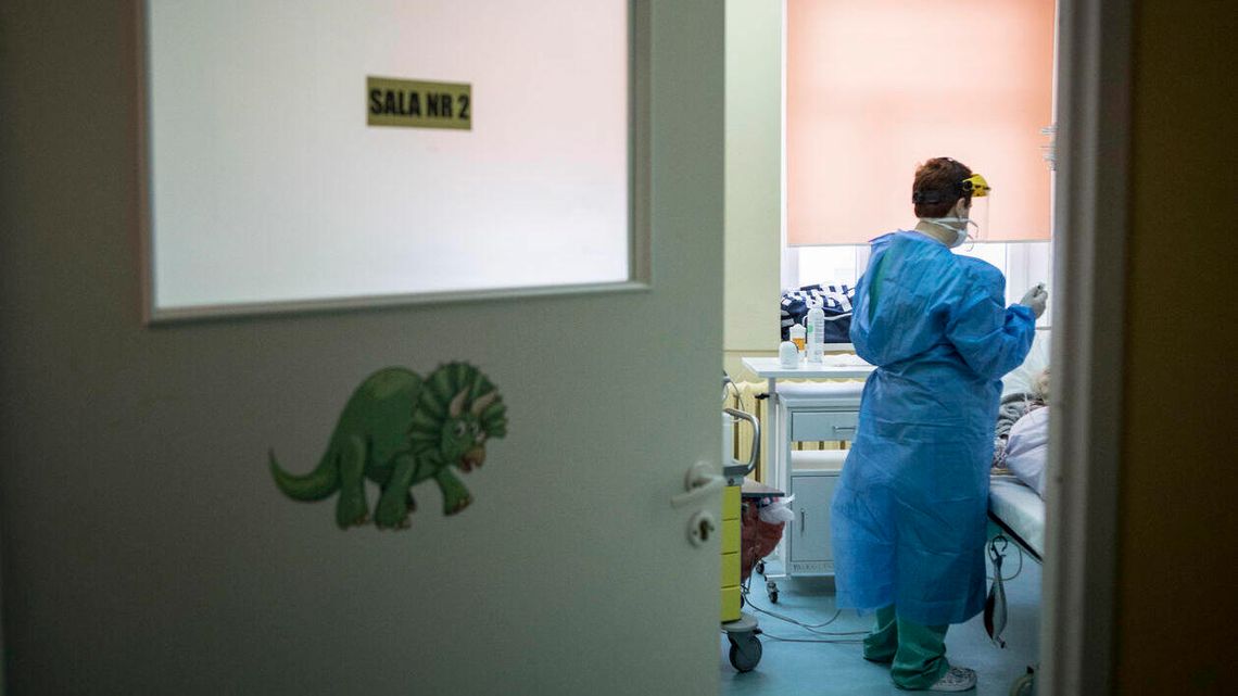 Brakuje łóżek dla zakażonych. Wojewoda tłumaczy dlaczego nie podają już informacji o ogniskach epidemicznych