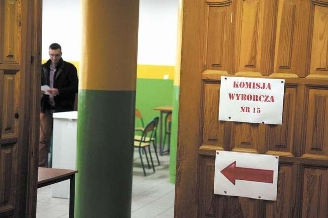 Brakuje urzędników wyborczych. W Lubelskiem miało być ich 466, zgłosiło się... 30 osób Brakuje urzędników wyborczych. W Lubelskiem miało być ich 466, zgłosiło się... 30 osób