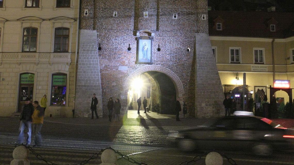Brama Krakowska zabłyśnie. Będzie nowa iluminacja tego zabytku Brama Krakowska zabłyśnie. Będzie nowa iluminacja tego zabytku
