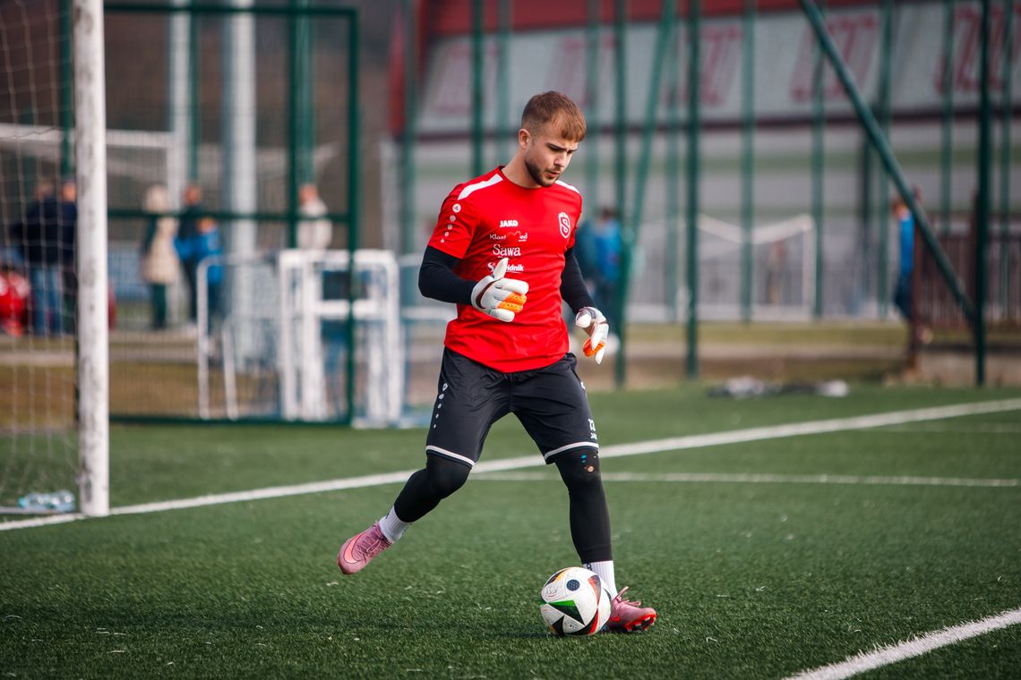 Bramkarz znowu obronił karnego, Świdniczanka przegrała ze Starem Starachowice
