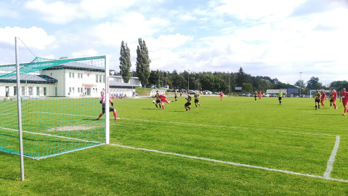 Brat-Cukrownik Siennica Nadolna – Orzeł Srebrzyszcze 3:2. Odpalili po przerwie