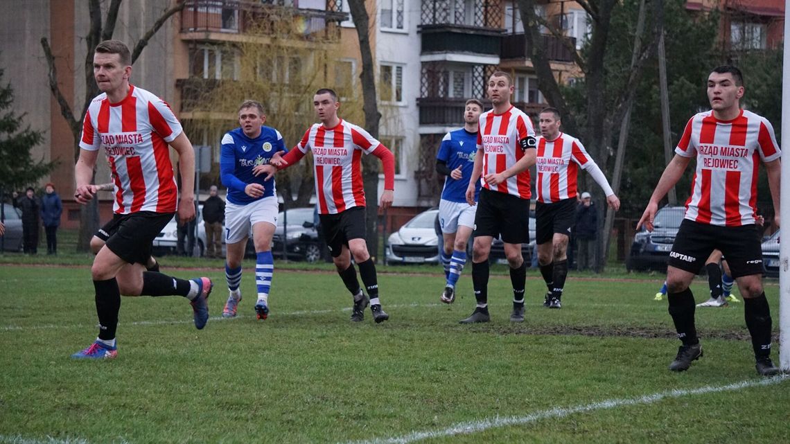 Brat-Cukrownik Siennica Nadolna - Unia Rejowiec 2:2. Grała chełmska klasa okręgowa Brat-Cukrownik Siennica Nadolna - Unia Rejowiec 2:2. Grała chełmska klasa okręgowa