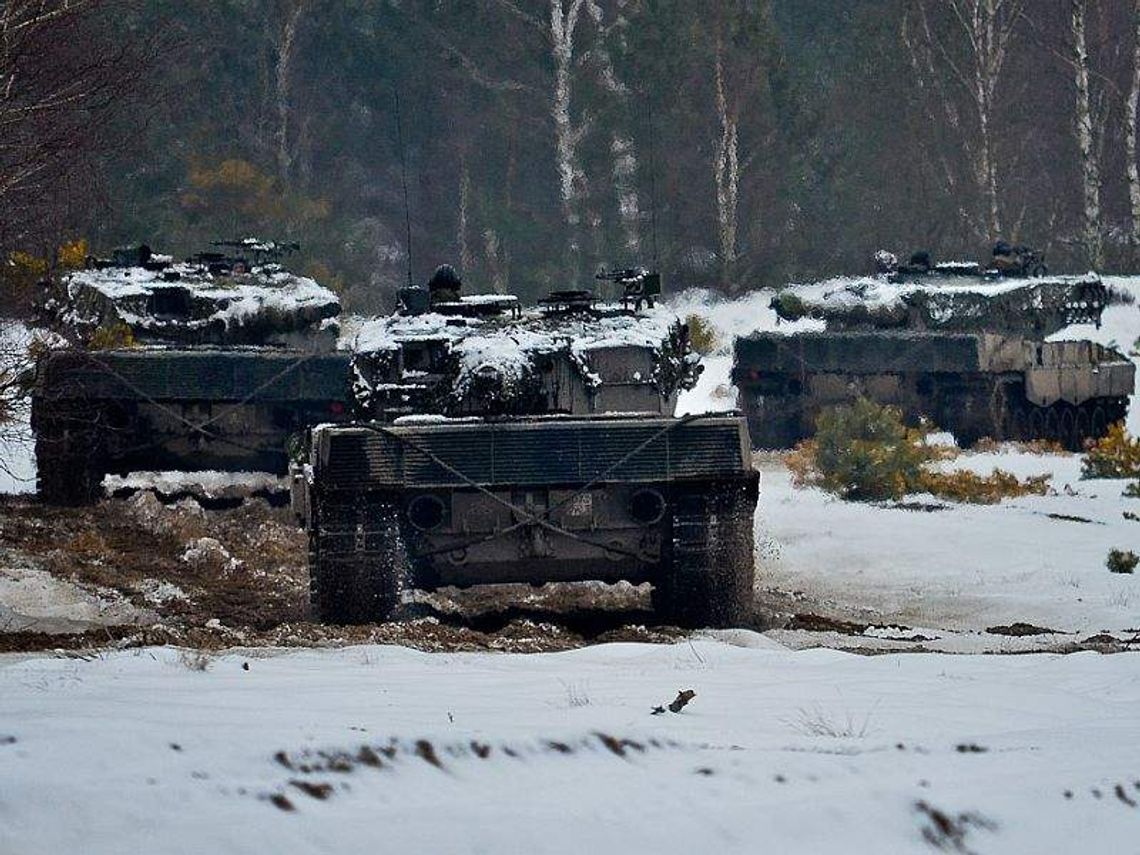 Brawurowa szarża Leopardów w śniegu i wodzie (zdjęcia)