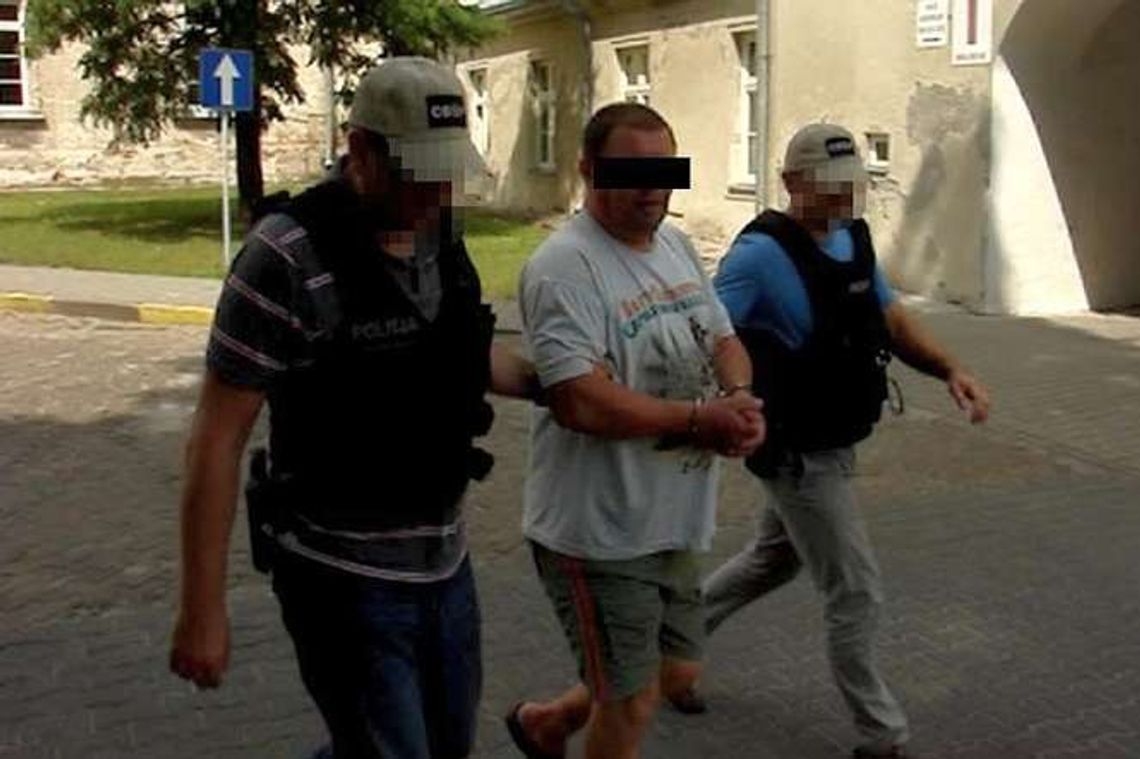 Broń i materiały wybuchowe w domu 62-latka Broń i materiały wybuchowe w domu 62-latka