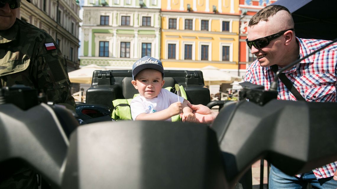 Broń i wozy bojowe na Rynku w Zamościu [zdjęcia]