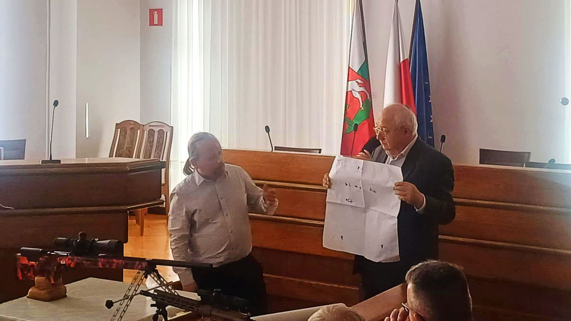 Broń w lubelskim ratuszu. „W przypadku wojny umiejętność strzelania nie zaszkodzi”