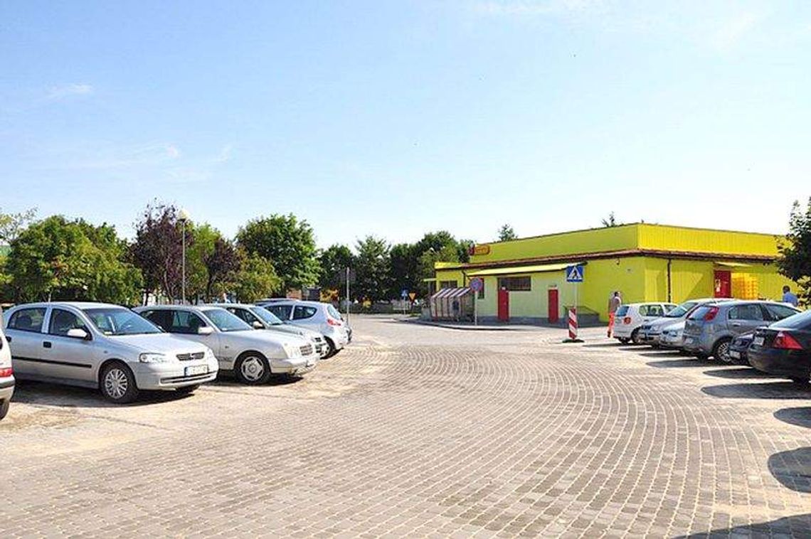 Brukują nową drogę w Łęcznej