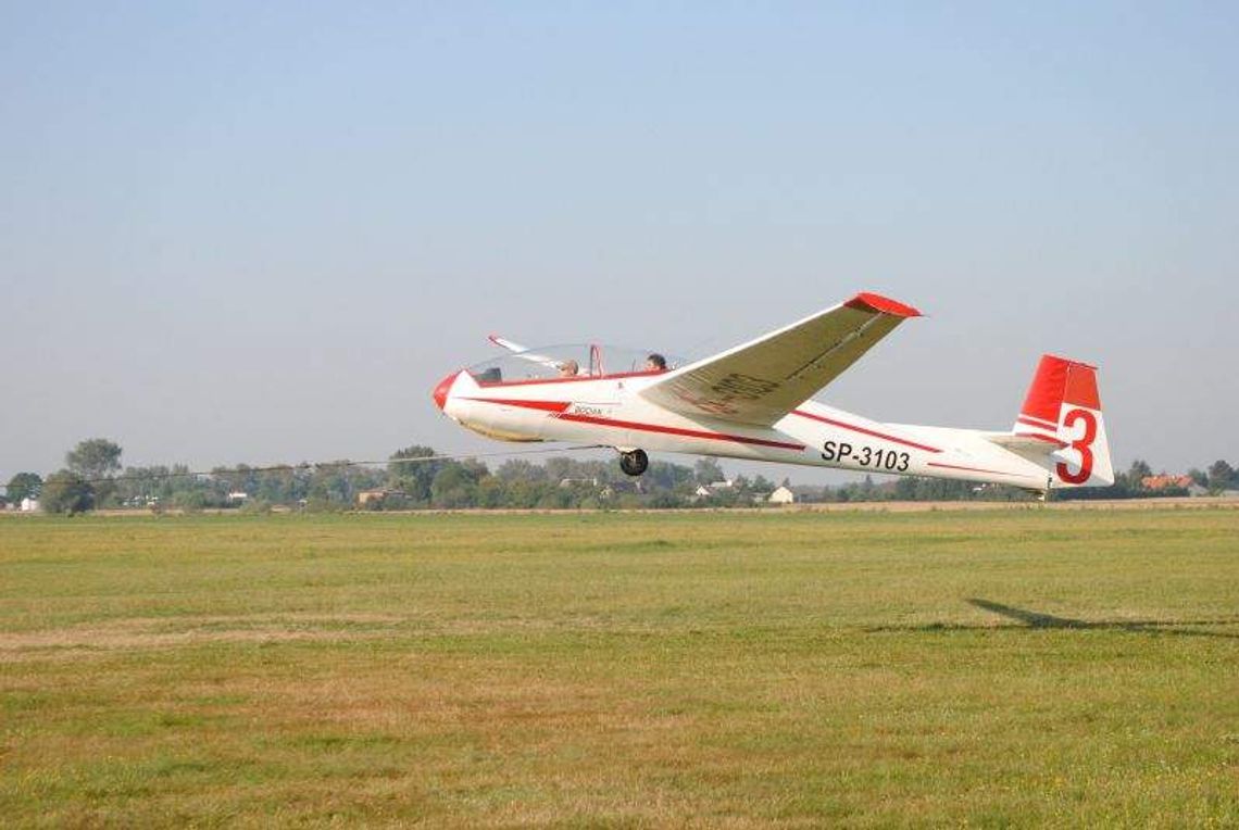 Brzozowa: Uczniowie szkoły kończą kurs szybowcowy