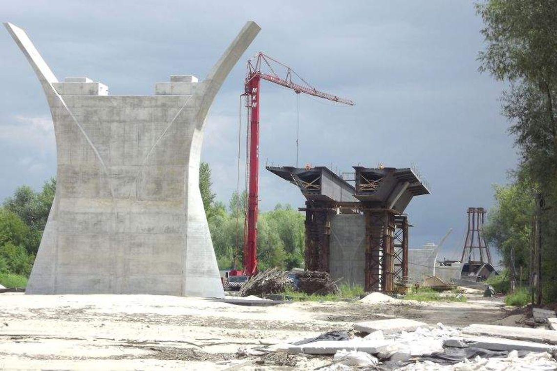 Budowa mostu w Kamieniu: Do końca roku ma być gotowy