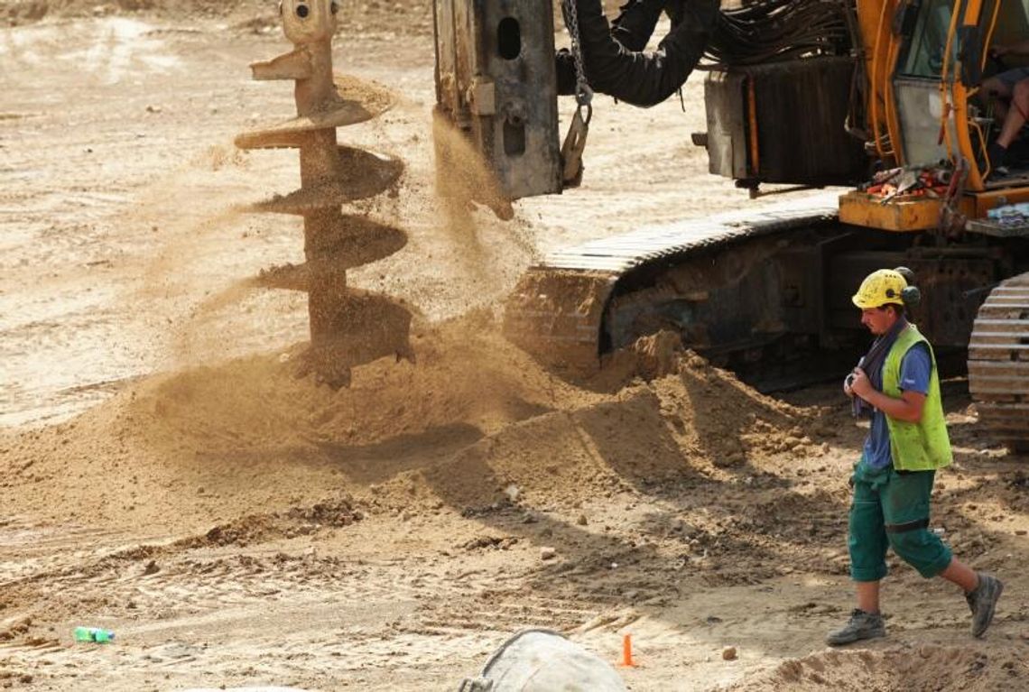 Budowa S17: Hiszpanie zwiększają tempo (zdjęcia)