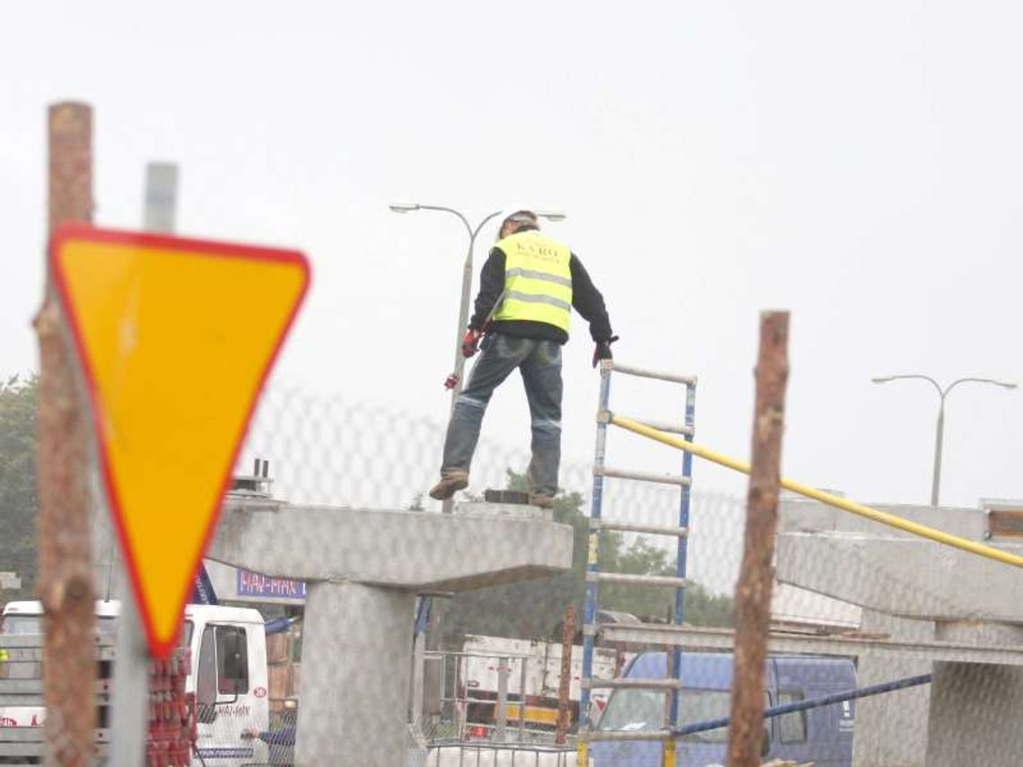 Budowa S17: Kopią, betonują i szukają \"pamiątek” po II wojnie