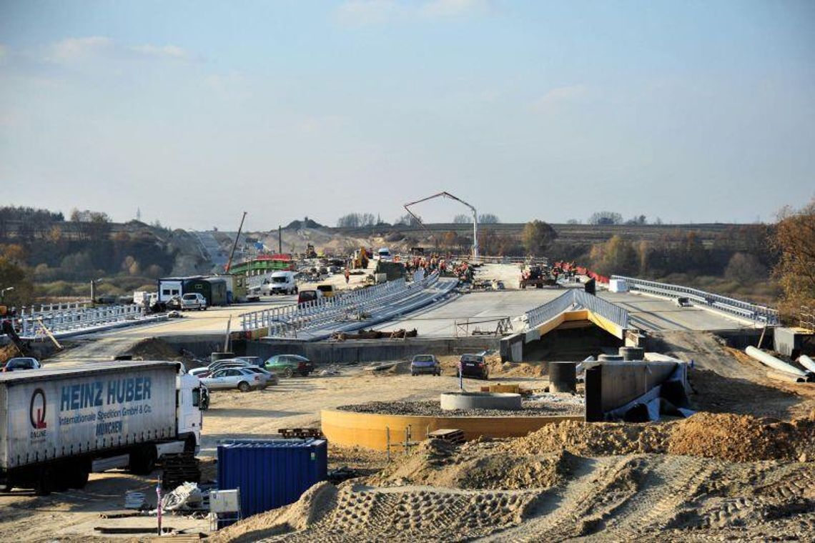 Budowa S17: Pogoda sprzyja drogowcom (zdjęcia)