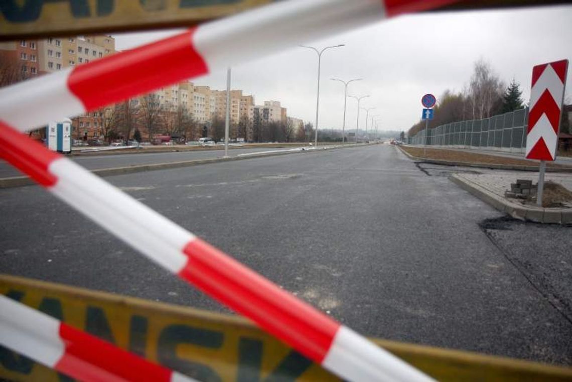 Budowa ul. Zelwerowicza na ostatniej prostej. Dlaczego układano asfalt podczas niskich temperatur? Budowa ul. Zelwerowicza na ostatniej prostej. Dlaczego układano asfalt podczas niskich temperatur?