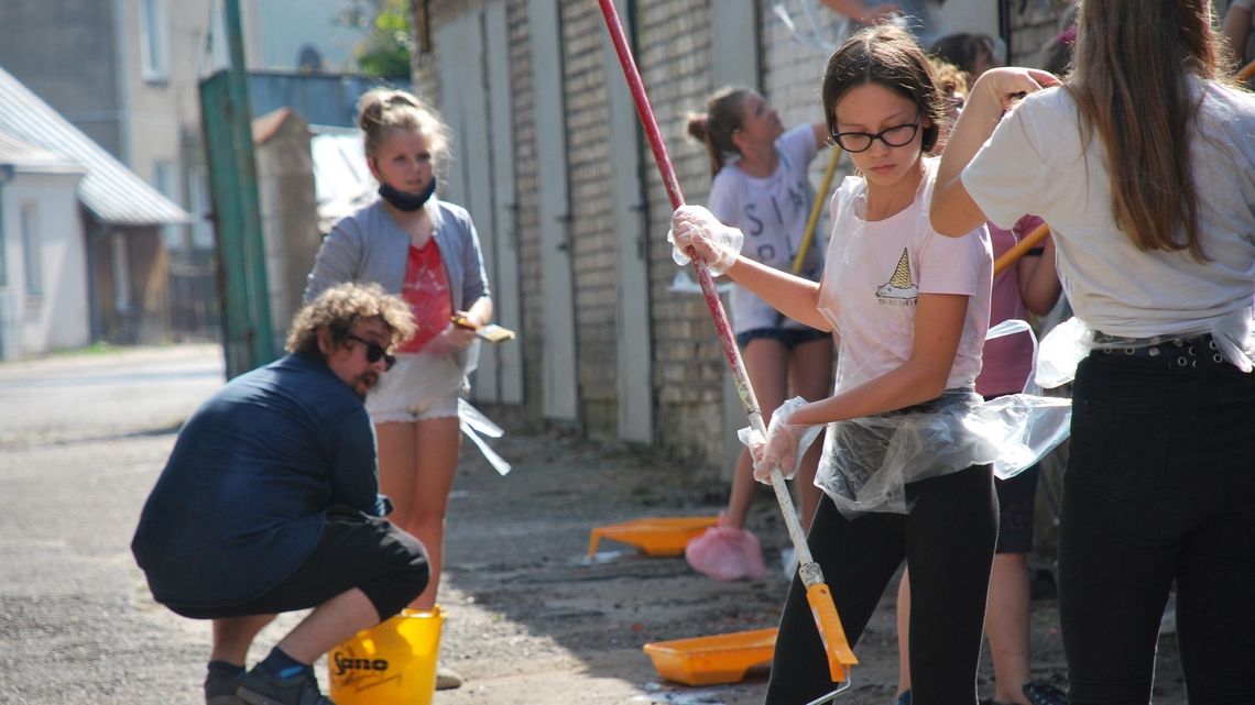 Budowa zamku, elekcja Kazimierza Jagiellończyka... Historia Bełżyc i okolic uwieczniona na muralu Budowa zamku, elekcja Kazimierza Jagiellończyka... Historia Bełżyc i okolic uwieczniona na muralu