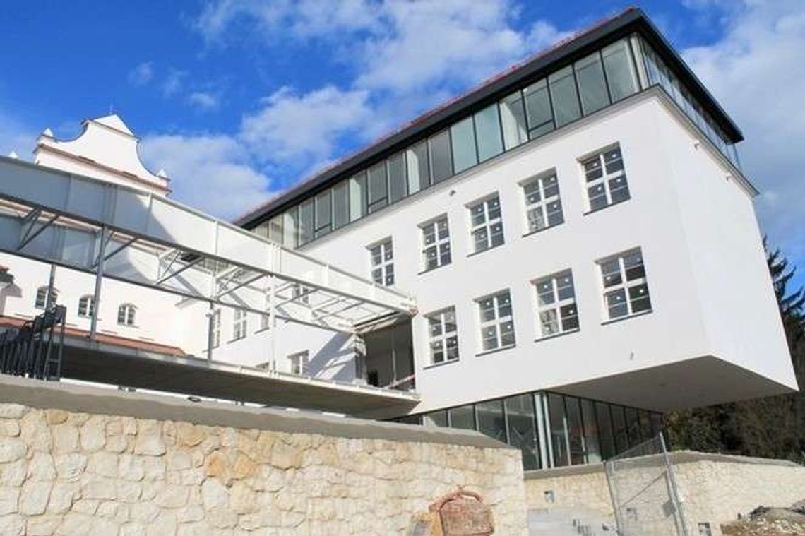 Budowie szkoły w Kazimierzu Dolnym przyjrzy się prokurator