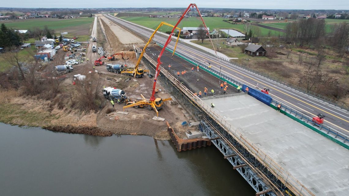 Budują ekspresową S19 - drugą nitkę obwodnicy Kocka i Woli Skromowskiej Budują ekspresową S19 - drugą nitkę obwodnicy Kocka i Woli Skromowskiej