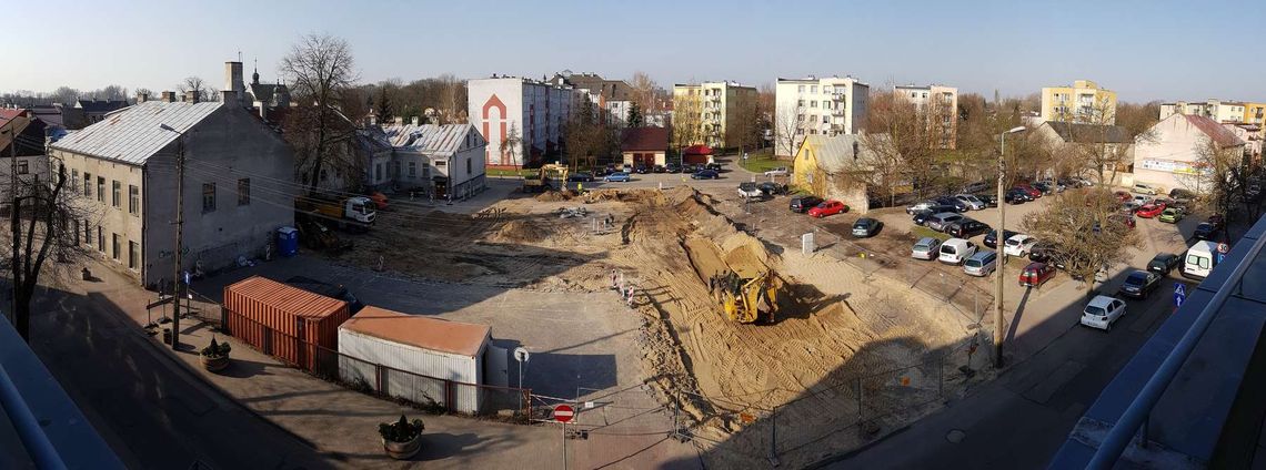 Budują parking przy urzędzie. Będą utrudnienia  w ruchu