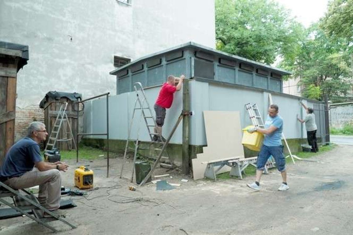 Budują scenografię do serialu "Morowe Panny". Nie wjedziemy na Stare Miasto od ul. Lubartowskiej